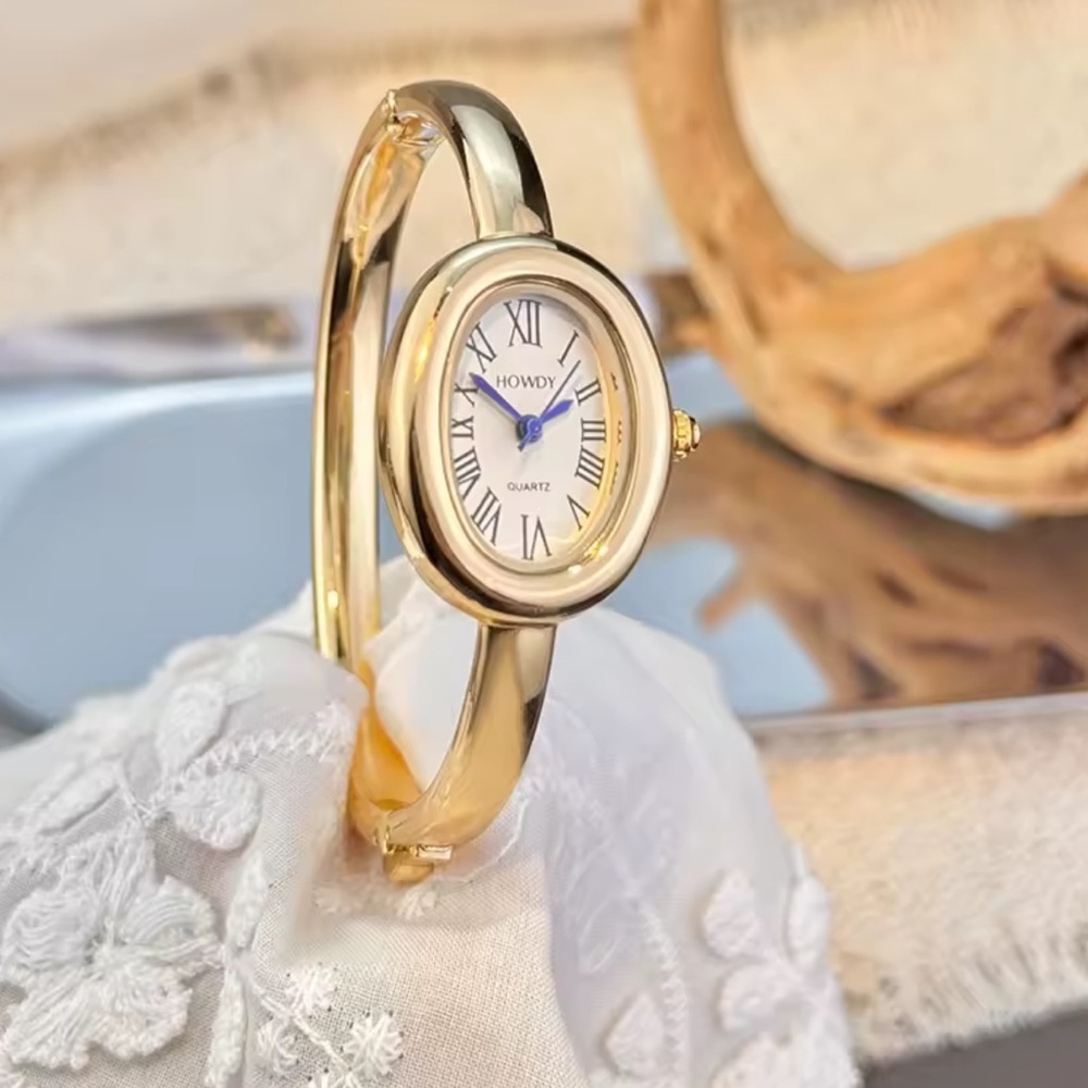 Baignoire Vintage Gold Oval Bracelet Watch - Picture 10 of 17